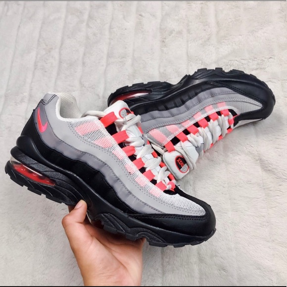 Nike Shoes - Nike Airmax